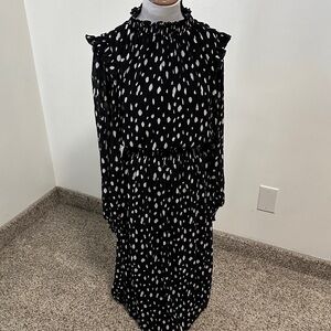 🕯️ Mimi & Daphne Pleated Midi Dress